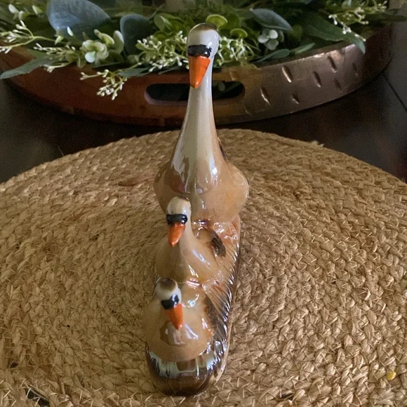 1950’s Vintage Lusterware goose & gosling trio figurine - Picture 2 of 7